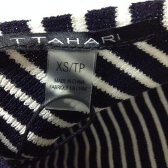 T Tahari Navy Striped V-Back sleeveless  Tank Top size XS - Picture 5 of 5
